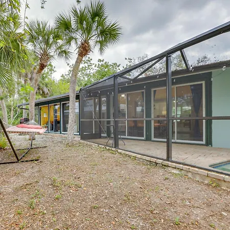 Englewood Home With Shared Pool And Screened Lanai!